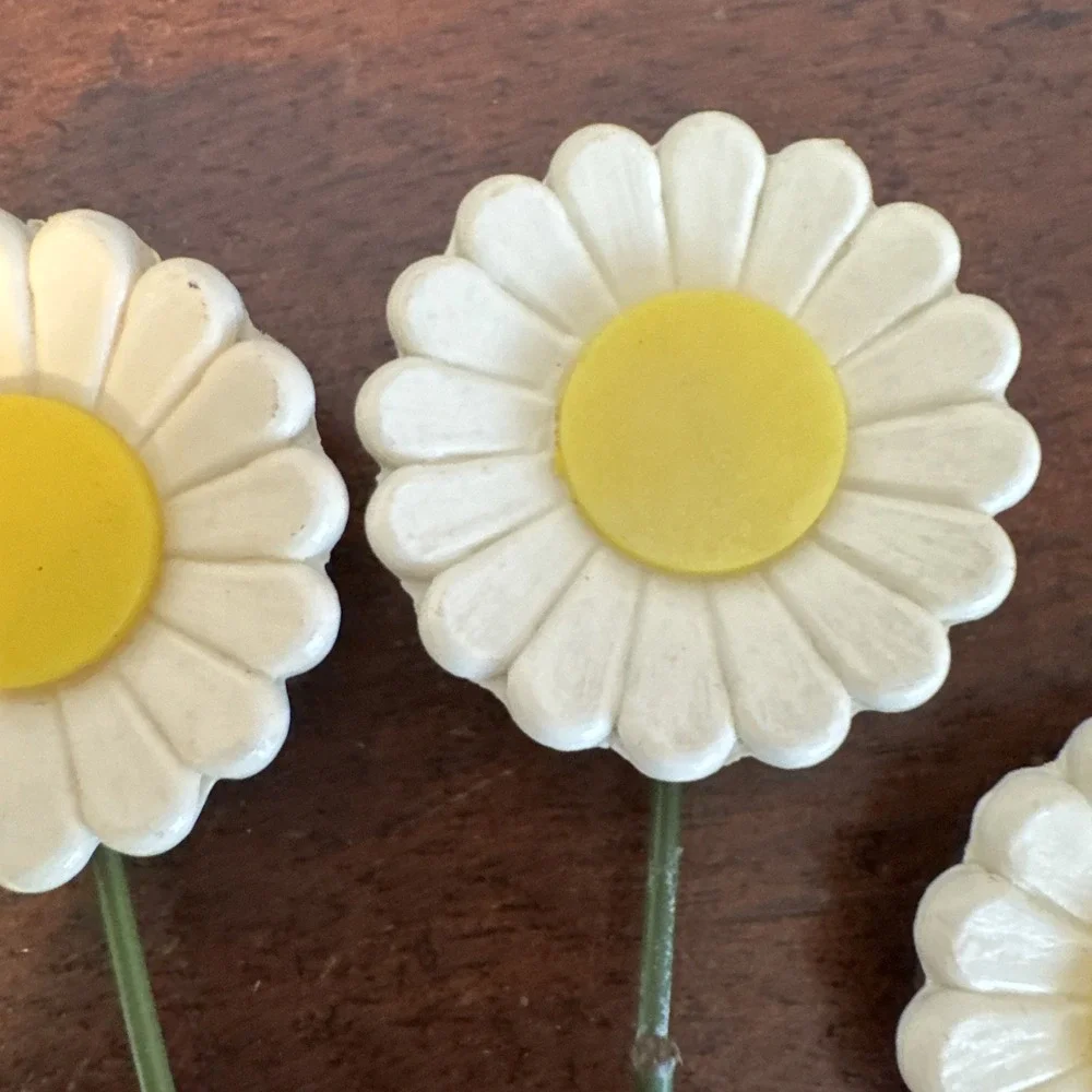 4 Pc Set Vintage Flower Single Hook Hanging Fridge Magnet Yellow Daisy 2 3/8